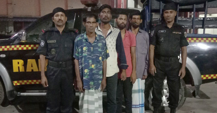যাত্রাবাড়ীতে ৪ ছিনতাইকারী আটক