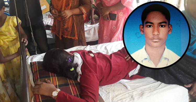প্রেমে রাজি না হওয়ায় স্কুলছাত্রীকে ছুরিকাঘাত
