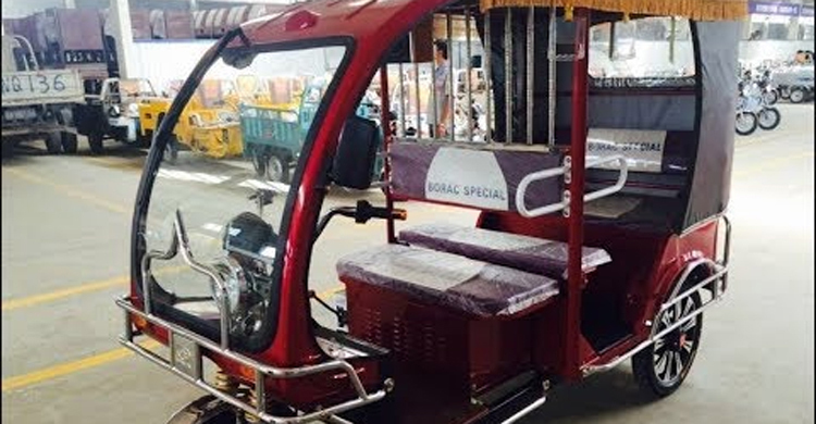 চালককে মিষ্টি কিনতে পাঠিয়ে অটোরিকশা নিয়ে পালালেন নারী