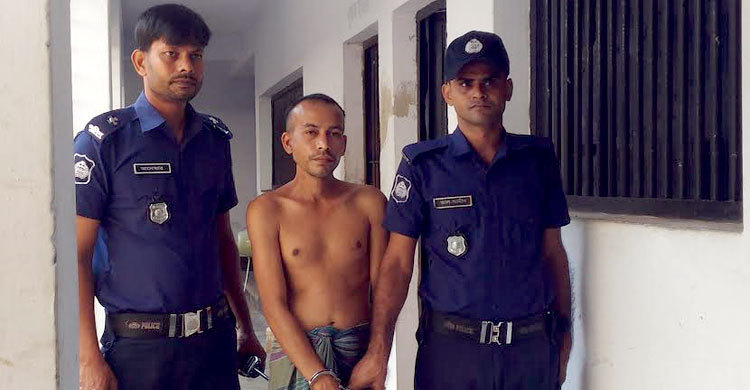 কুপিয়ে মাকে খুন