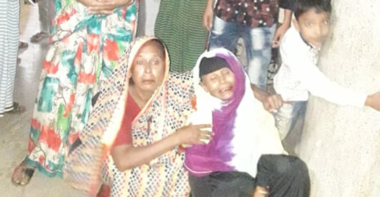 জুয়ার টাকা নিয়ে বিরোধে যুবককে প্রকাশ্যে কুপিয়ে হত্যা