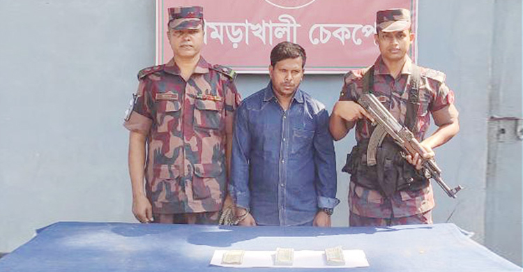 যাত্রীর জুতার ভেতর মিলল ২০ হাজার ডলার