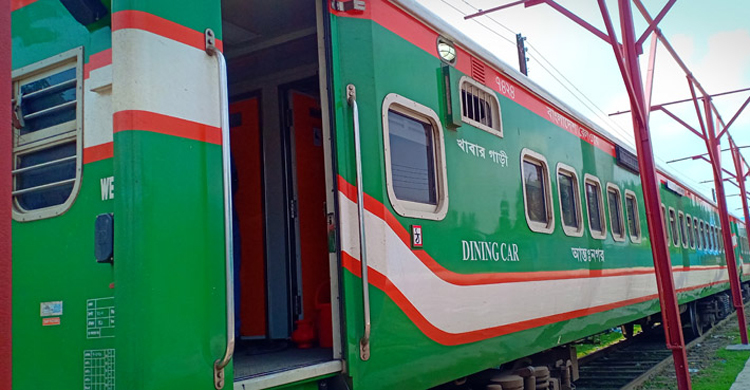 অতিরিক্ত বিরতিতেই চলছে বিরতিহীন বেনাপোল এক্সপ্রেস