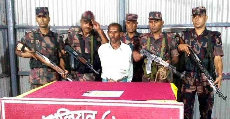 ৫৮ লাখ টাকার স্বর্ণের বারসহ ভারতীয় নাগরিক গ্রেফতার