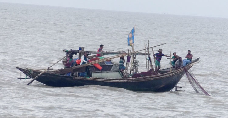 মধ্যরাত থেকে ইলিশ শিকার বন্ধ থাকবে ২২ দিন