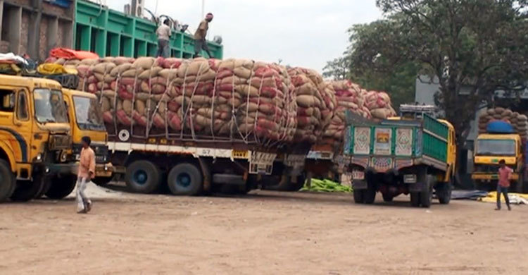 ভারত থেকে এলো ৫৫ ট্রাক পেঁয়াজ