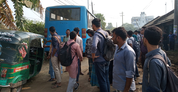 স্থানীয়দের হামলায় কুবির দুই শিক্ষার্থীসহ আহত ৩