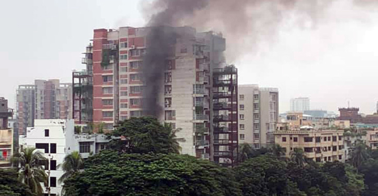 Woman killed in Dhanmondi building fire