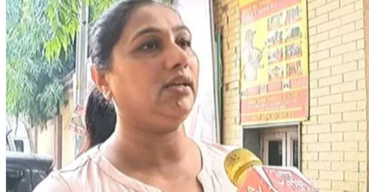 দিল্লির রাস্তায় মোদির ভাইঝির ব্যাগ ছিনতাই