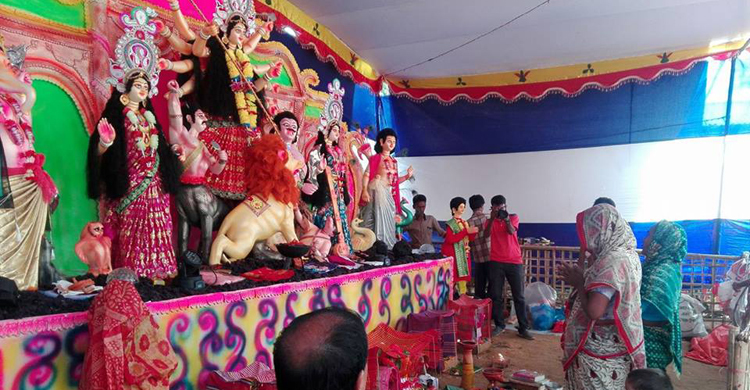 হিন্দু রোহিঙ্গা ক্যাম্পে জাঁকজমক দুর্গোৎসব