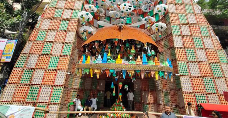 দুর্গাপূজার মণ্ডপে আজান নিয়ে বিতর্ক কলকাতায়