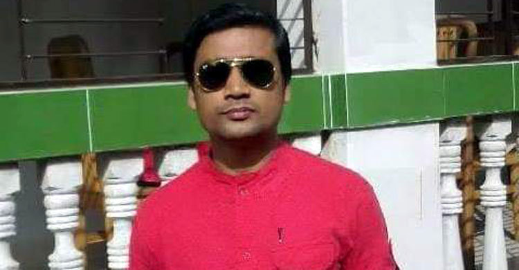 যৌতুকের জন্য স্ত্রীকে বাড়ি থেকে বের করে দিলেন চেয়ারম্যান