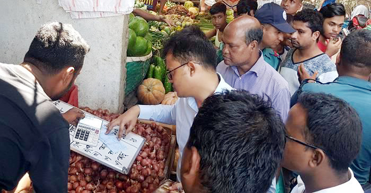 এবার পেঁয়াজের খুচরা বাজারে অভিযান, জরিমানা