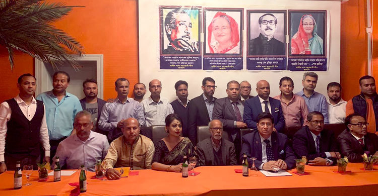 বার্লিনে পররাষ্ট্রমন্ত্রীকে গণসংবর্ধনা