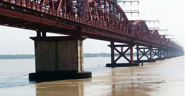 পদ্মার পানির সঙ্গে বাড়ছে বিপদের শঙ্কাও