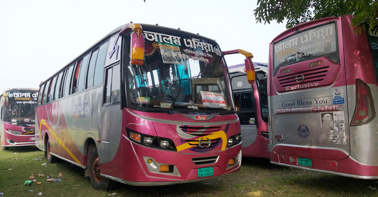 ইবির ক্রিকেট মাঠ এখন বাস টার্মিনাল