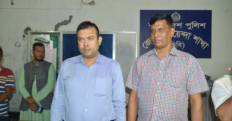 কোটি টাকায় তক্ষকের হাড় বিক্রি করে ধরা দুই ব্যবসায়ী