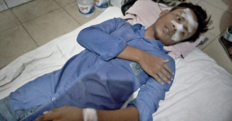 শিক্ষকের লাথিতে হাসপাতালে ছাত্র