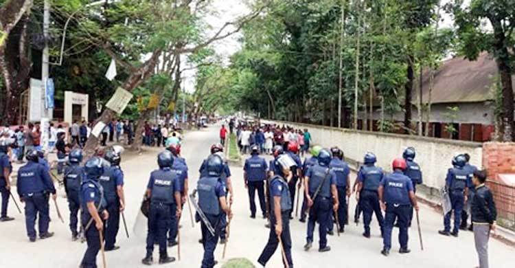 স্লোগান দেয়া নিয়ে কেন্দ্রীয় নেতার সামনে আ.লীগের দুপক্ষের সংঘর্ষ