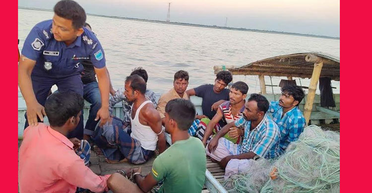 ইলিশ শিকারের দায়ে ৮ জেলের কারাদণ্ড