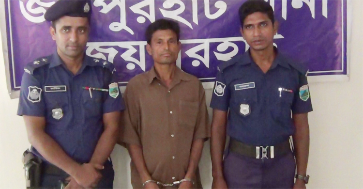 স্ত্রীকে নির্যাতনের পর মাথা ন্যাড়া করে দিলেন স্বামী