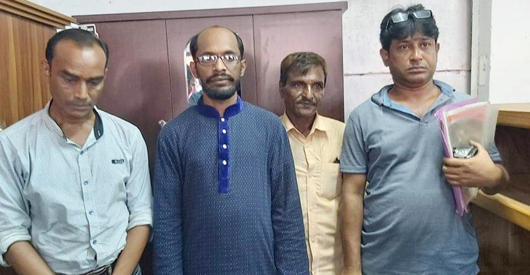 সাংবাদিক পরিচয়ে চাঁদাবাজি করতে গিয়ে ৪ যুবক ধরা