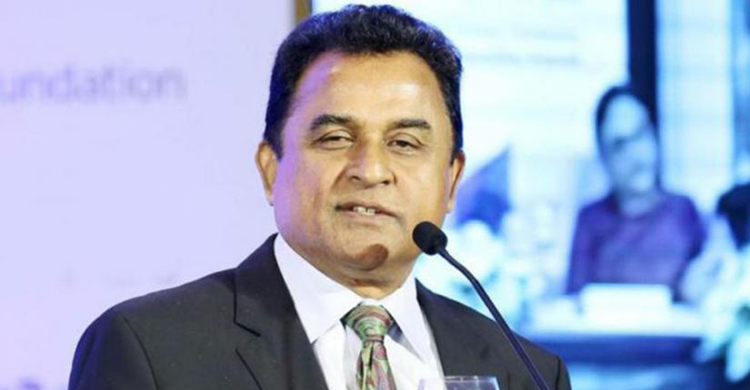 ১১ নারী কর্মকর্তাকে শাড়ি উপহার দিলেন অর্থমন্ত্রী