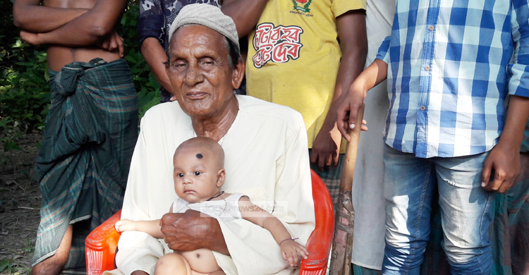 ৭৫ বছর বয়সে বাবা হওয়ায় তোতা মিয়ার ওপর ক্ষুব্ধ স্বজনরা