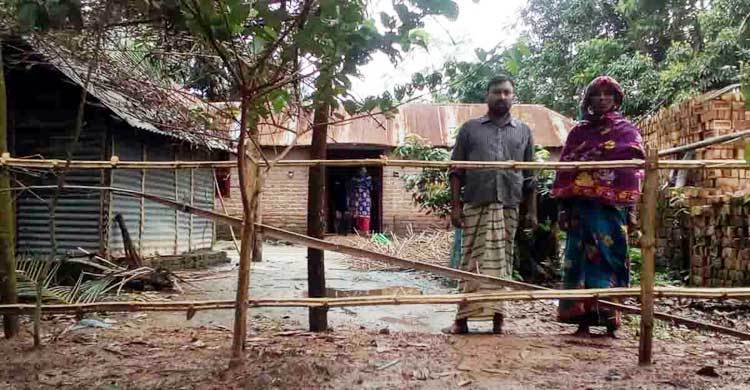 নওগাঁয় ২০ দিন ধরে অবরুদ্ধ একটি পরিবার