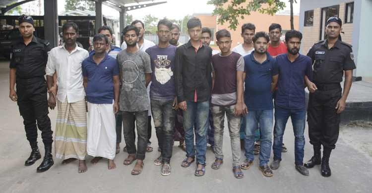 ১৪ ছিনতাইকারীর কাছে মিলল ১২৫০ মোবাইল