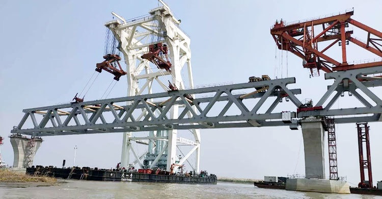 পদ্মা সেতুতে ১৫তম স্প্যান, দৃশ্যমান ২.২৫ কিলোমিটার