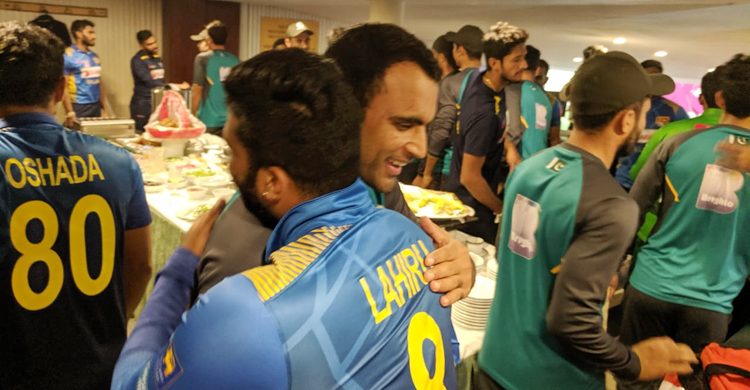 ‘শুনে নাও বিশ্ব, পাকিস্তান নিরাপদ’