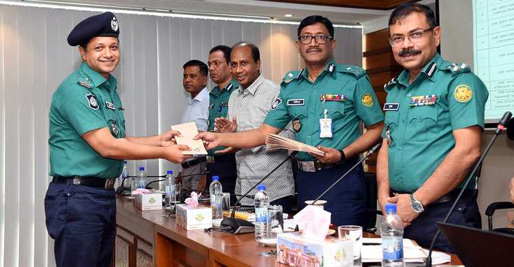 সেপ্টেম্বরে ভালো কাজের পুরস্কার পেলেন যারা