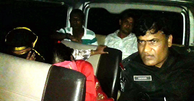 চাঁদপুরে ১০০০ ফেনসিডিলসহ আটক ৪, গাড়ি জব্দ