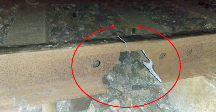 আবু বক্করের বুদ্ধিমত্তায় অল্পের জন্য রক্ষা পেল হাজারো ট্রেনযাত্রী