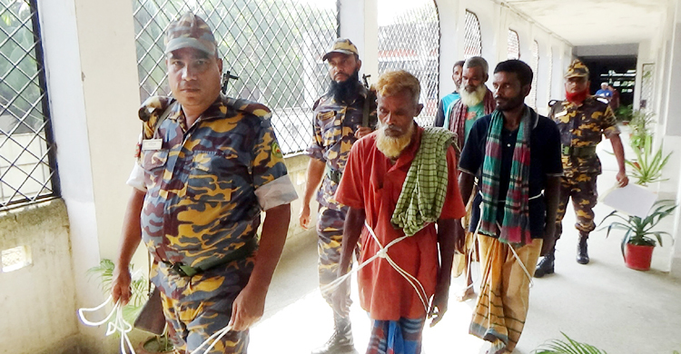 ইলিশ ধরায় রাজবাড়ীতে ১৮ জেলে আটক