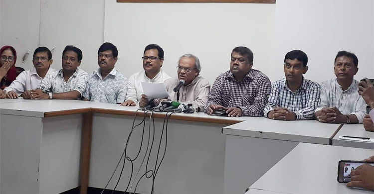 সন্ত্রাসীদের সঙ্গে পুলিশও ভোটারদের বের করে দিচ্ছে : রিজভী