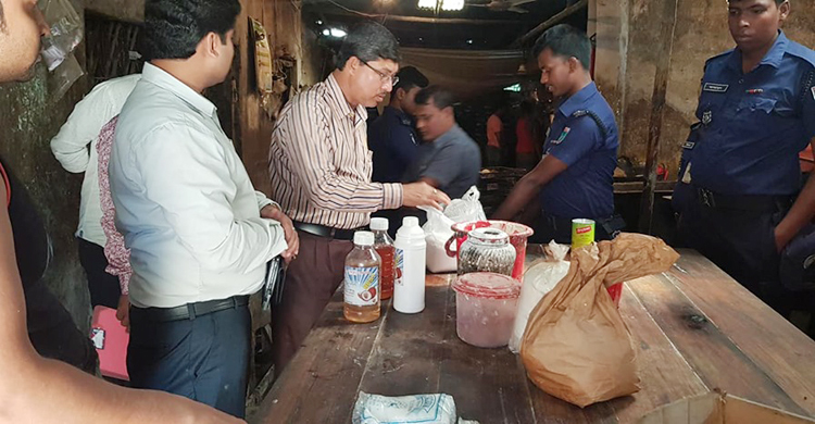 খাবারে নিষিদ্ধ কেমিক্যাল, বেকারি মালিককে জরিমানা