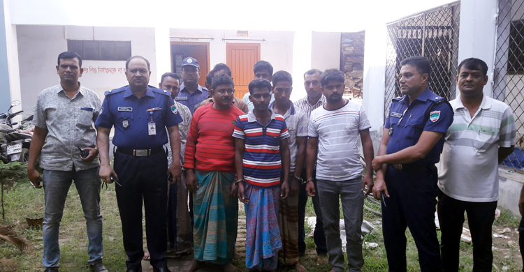 ১২ হাজার টাকাসহ ৯ জুয়াড়ি ধরা