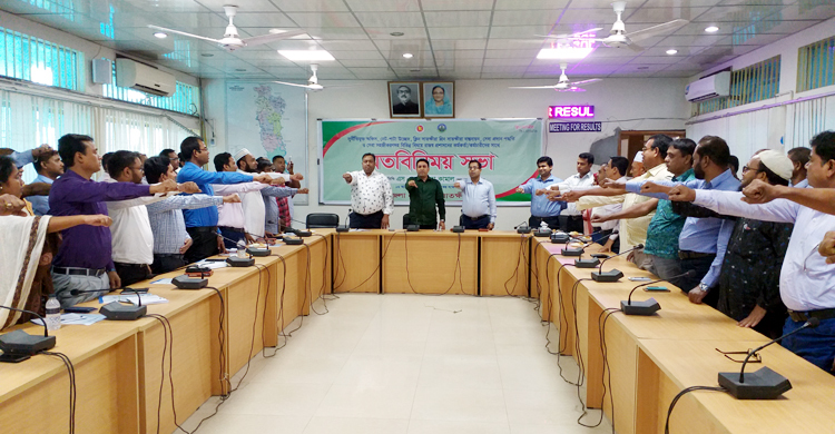 কর্মকর্তা-কর্মচারীদের দুর্নীতি না করার শপথ করালেন ডিসি