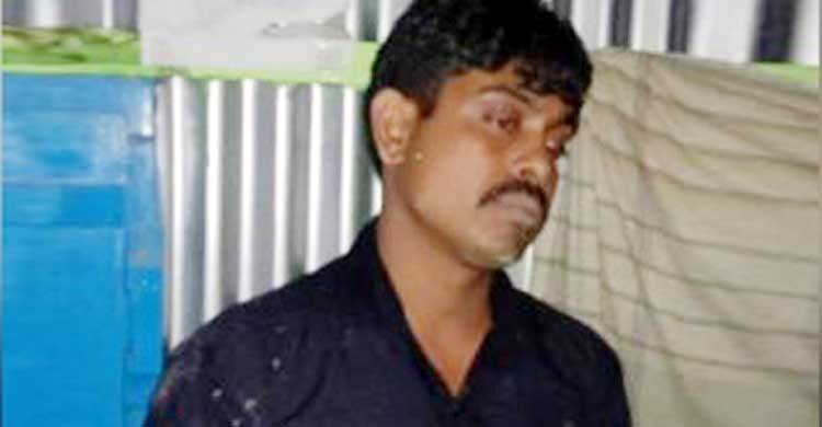 নারীর ঘরে ঢুকে গণপিটুনি খেলেন নৌপুলিশ সদস্য