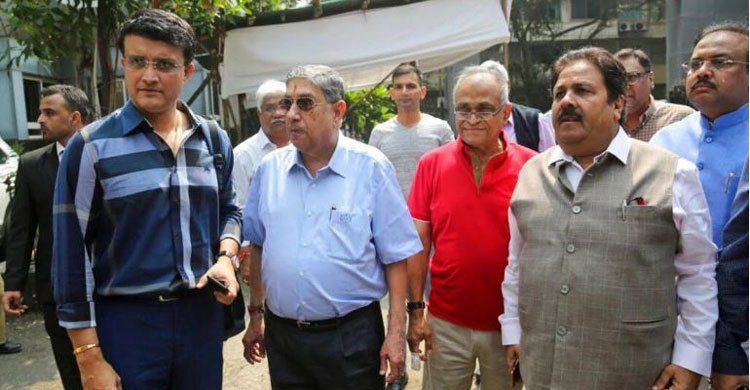 সেই শ্রীনিবাসনকে নিয়ে মনোনয়নপত্র জমা দিলেন সৌরভ