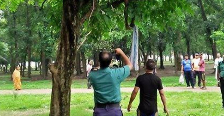 বাড়ি ছেড়ে যাওয়া যুবকের গলায় ফাঁস