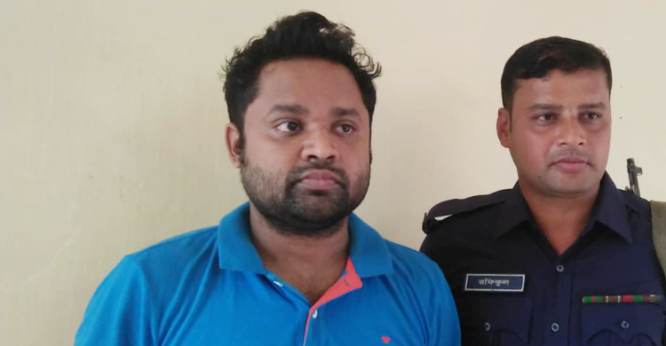 অশ্লীল ছবি তুলে প্রেমিকাকে ব্ল্যাকমেইল, প্রেমিক ধরা