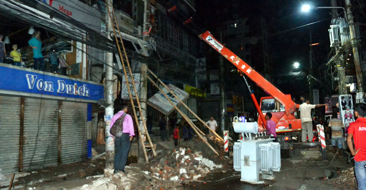জিন্দাবাজার সড়কে ৩ ঘণ্টা যান চলাচল বন্ধ