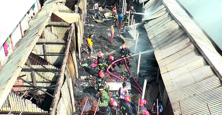 টাঙ্গাইলে যৌনপল্লীতে আগুন, ৩০ ঘর ভস্মীভূত