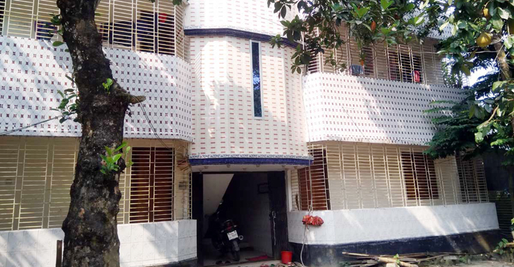 টাঙ্গাইল শাড়ি নয়, ইয়াবা ব্যবসায় বিলাসবহুল বাড়ি