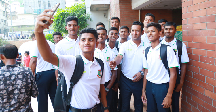 রাতে পাকিস্তান সফরে যাচ্ছে কিশোর ক্রিকেটাররা