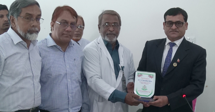 রাষ্ট্রপতি আবদুল হামিদ মেডিকেল পরিদর্শনে নেপাল অ্যাম্বাসেডর