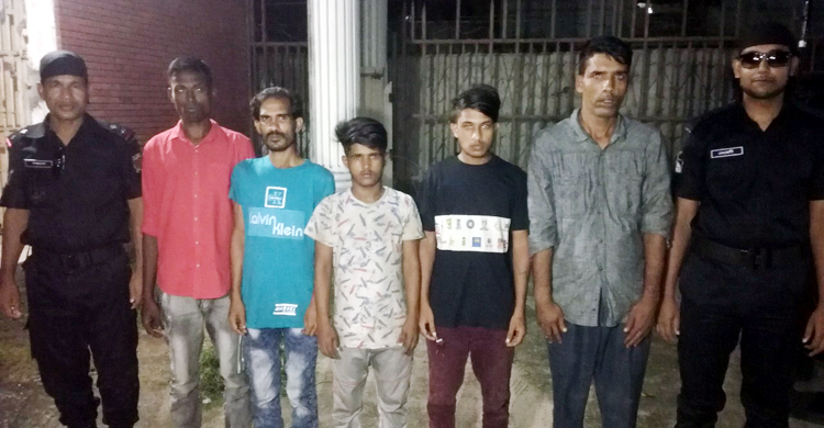 রাজধানীতে ডাকাতির প্রস্তুতিকালে আটক ৫